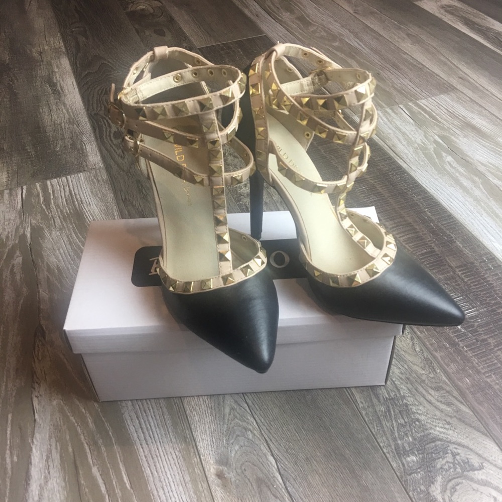 WILD DIVA LOUNGE BLACK STUDDED POINTED HEELS